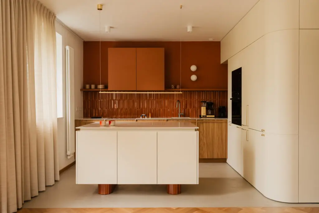 kuchnia z uchwytami meblowymi