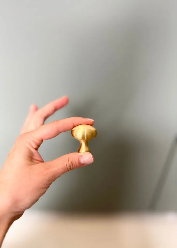 BarbS mosiężny uchwyt meblowy