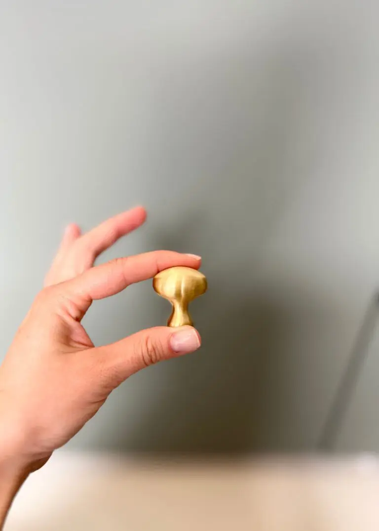 BarbS mosiężny uchwyt meblowy