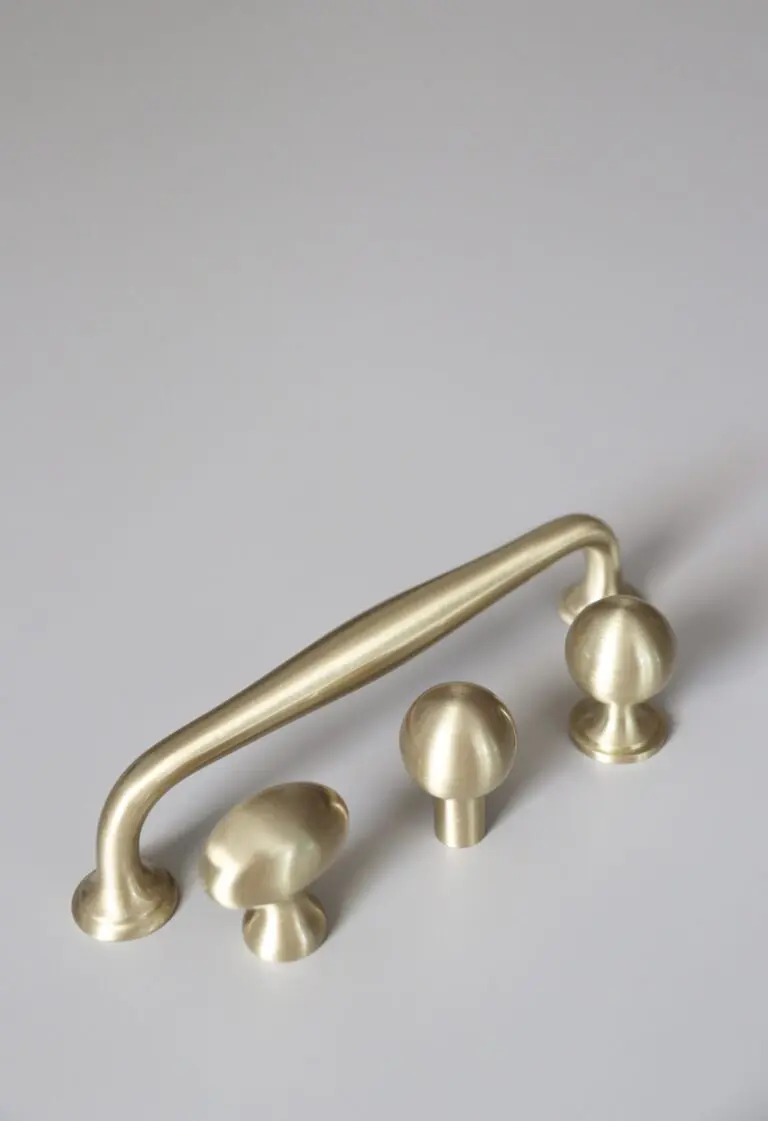 mosiężny uchwyt Barb