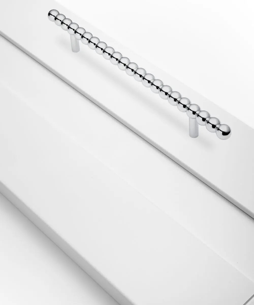 Srebrne uchwyty meblowe